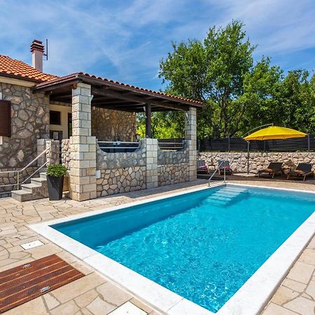 Nice Home In Lakmartin With Outdoor Swimming Pool Bagian luar foto