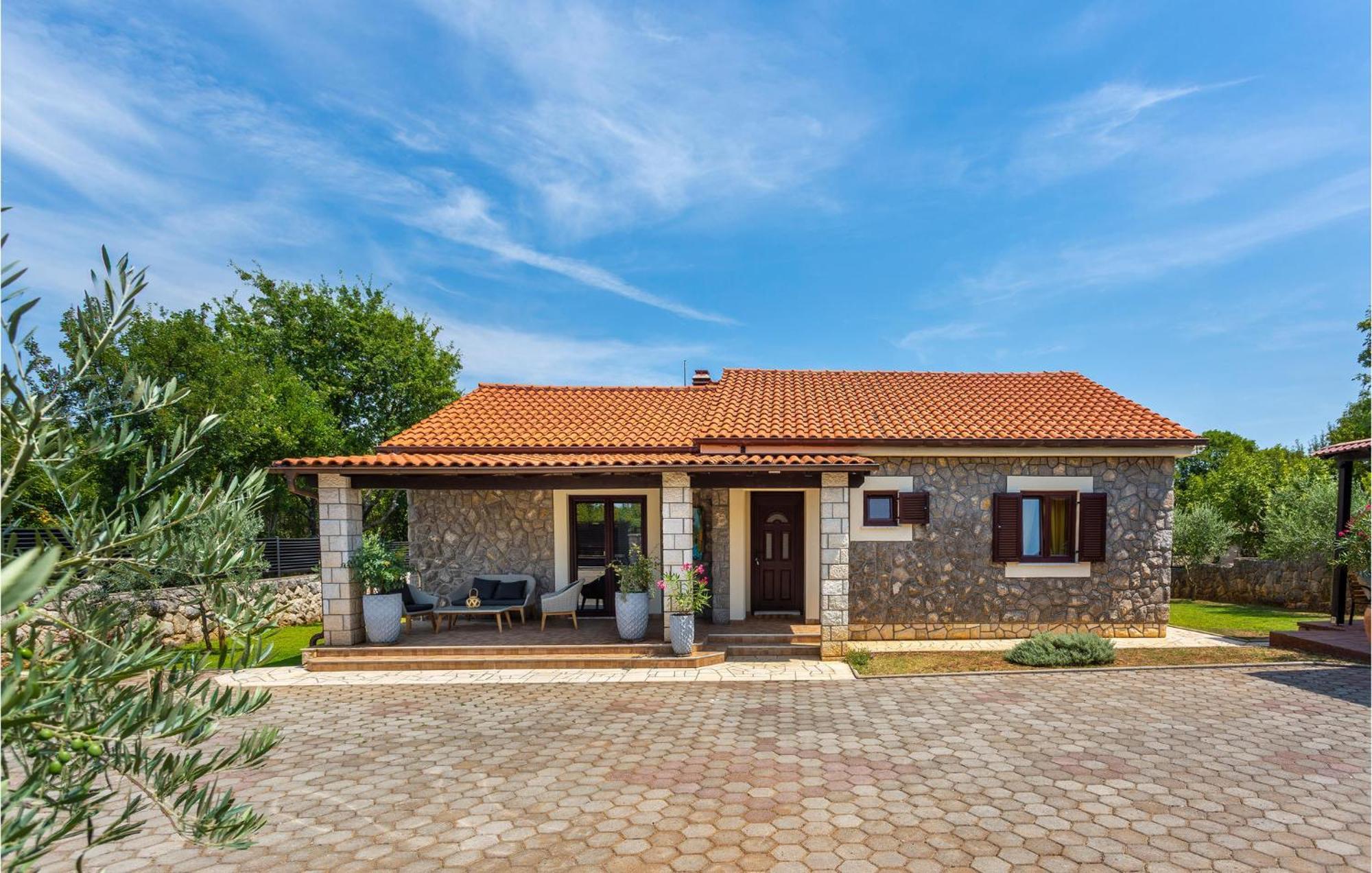 Nice Home In Lakmartin With Outdoor Swimming Pool Bagian luar foto
