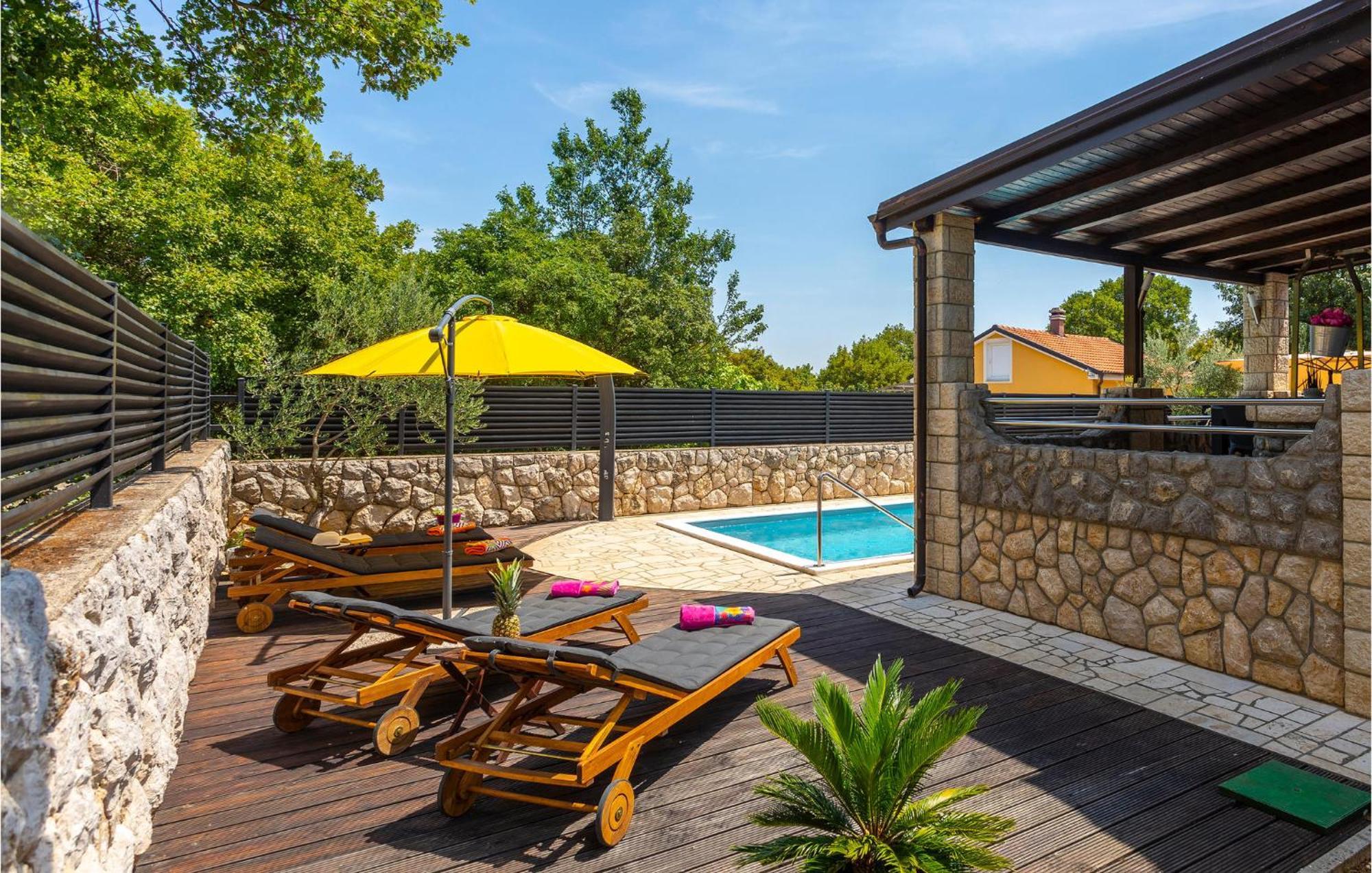 Nice Home In Lakmartin With Outdoor Swimming Pool Bagian luar foto