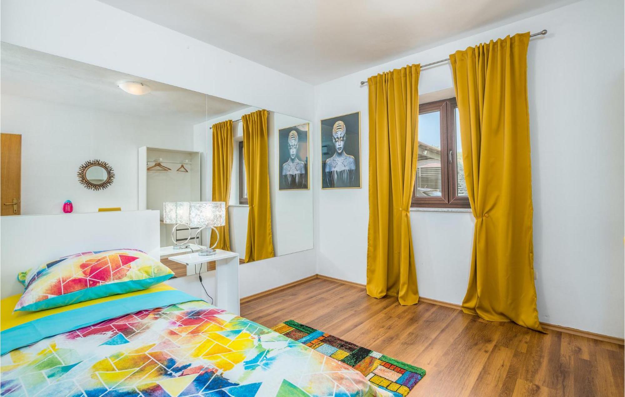 Nice Home In Lakmartin With Outdoor Swimming Pool Bagian luar foto