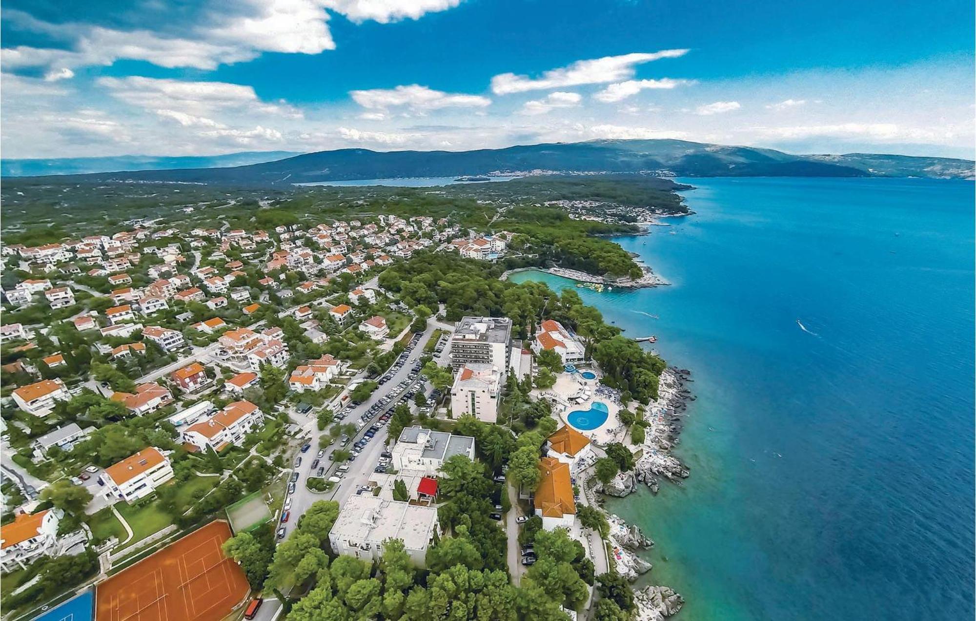 Nice Home In Lakmartin With Outdoor Swimming Pool Bagian luar foto