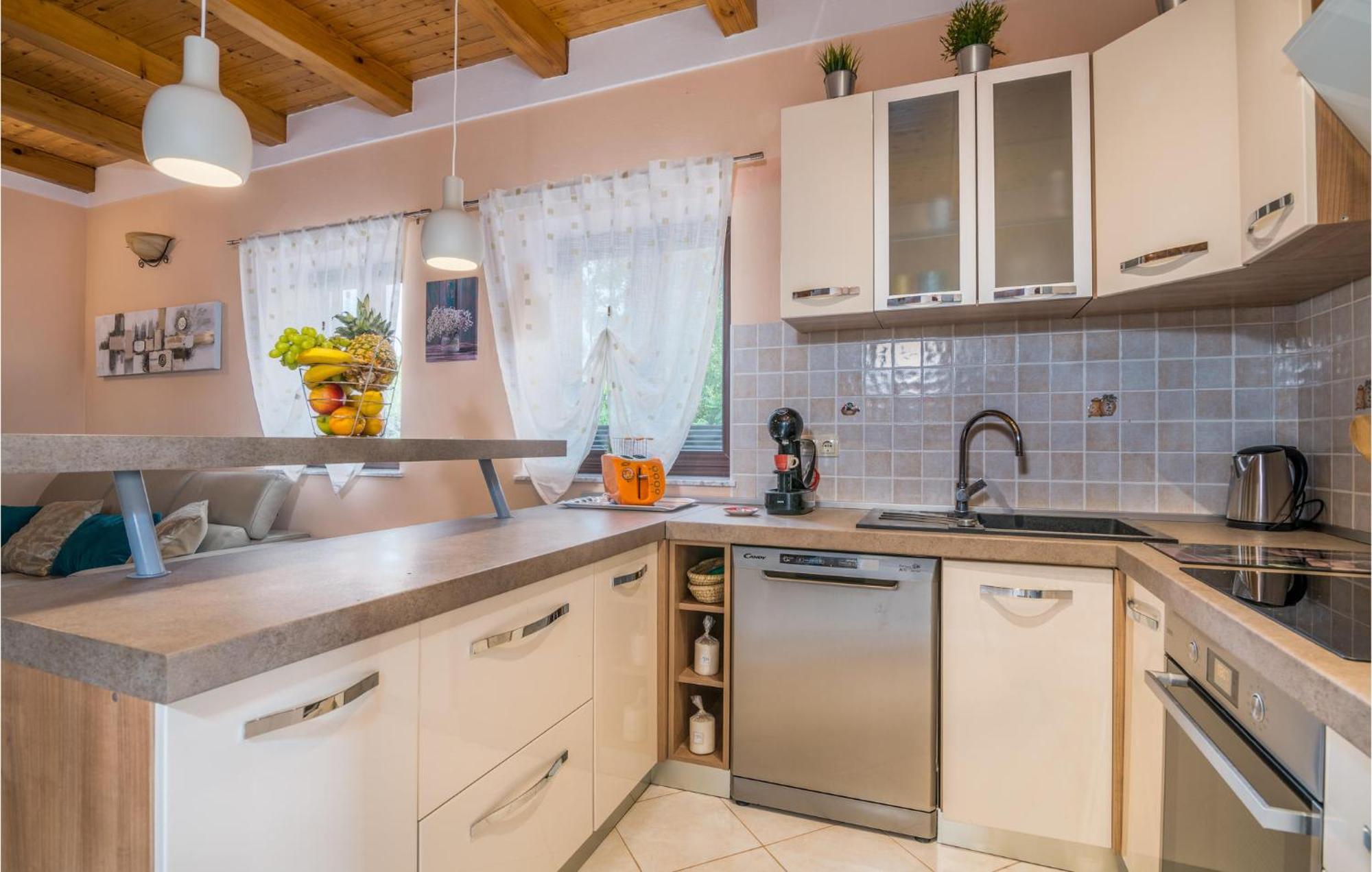 Nice Home In Lakmartin With Outdoor Swimming Pool Bagian luar foto